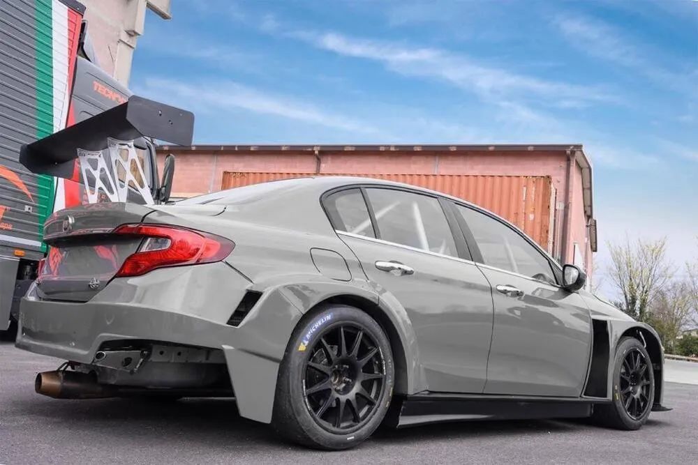 阿斯顿马丁轻取迈凯伦,勒克莱尔统治全场的简单介绍 阿斯顿马丁轻取迈凯伦,勒克莱尔统治全场的简单介绍