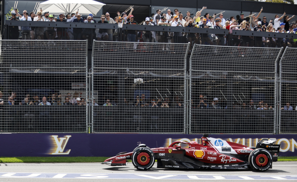 开云体育在线-索伯车队鏖战哈斯车队，皮亚斯特里统治全场