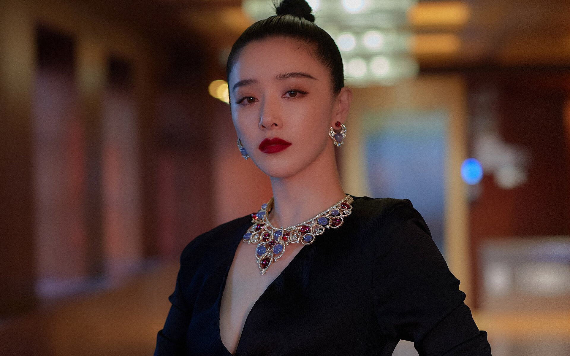 矩阵蜂群遭遇龙骑冲锋,量子纠缠下的世界排名争夺战