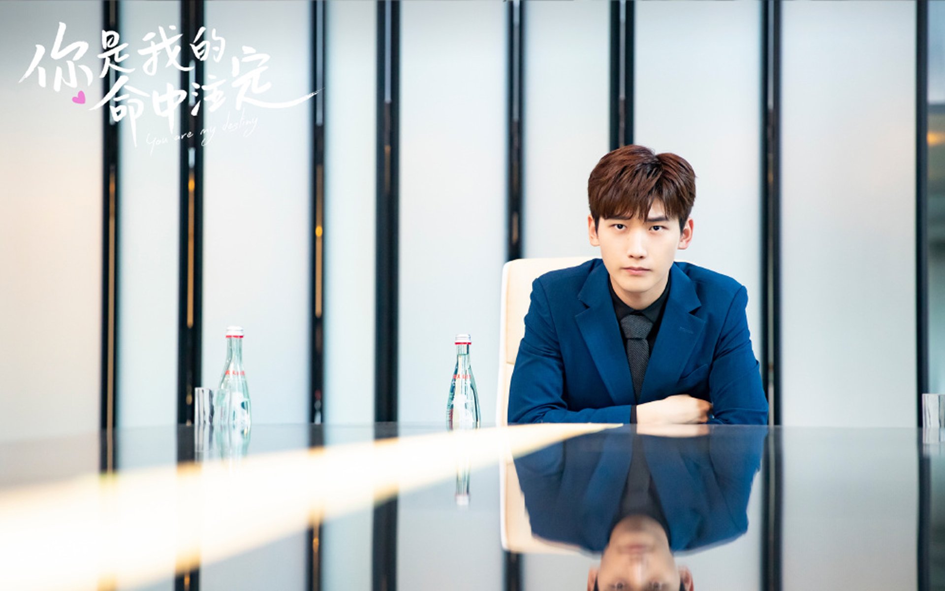 两种赛道，一种光芒，F1之夜与布伦森的大舞台哲学